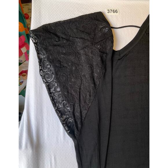 Jordan Taylor Women Blouse size XL Deep V-neck Lace Detail Stretchy Fancy Black - Picture 10 of 11